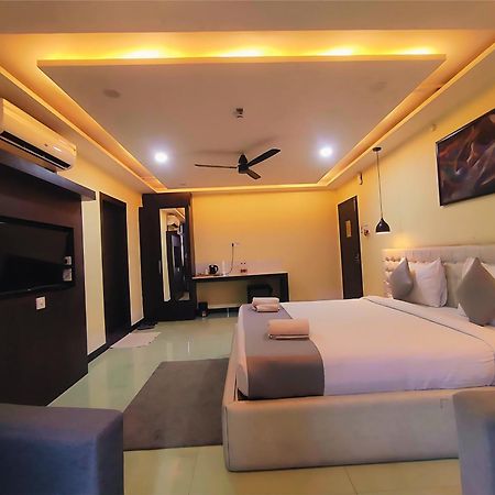 Hotel Papilio Māldah Eksteriør billede